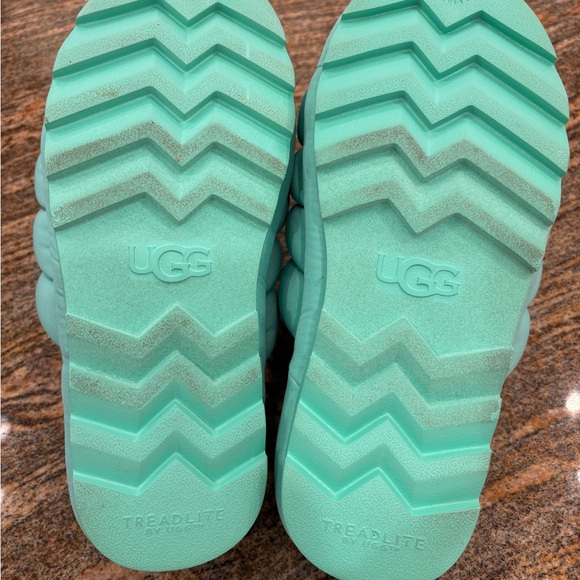 UGG Mint Green Fluffy Sandals Like New Condition. Beautiful! Fits like a 7-7.5. - Picture 11 of 11